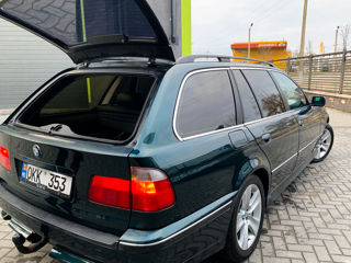 BMW 5 Series foto 10