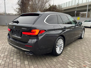 BMW 5 Series foto 4