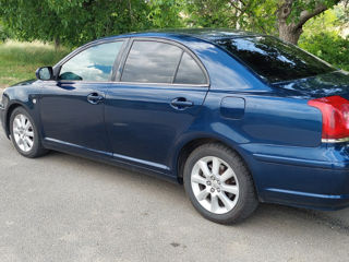 Toyota Avensis foto 2