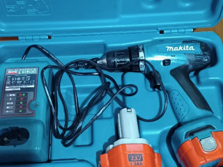 Makita 6271D.