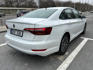 Volkswagen Jetta foto 4