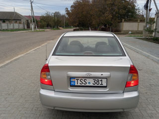 Hyundai Accent foto 3