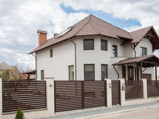 Spre vânzare casă cu 3 nivele 340 mp + 9 ari, în Cricova
