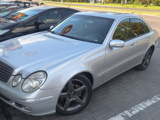 Mercedes E-Class foto 1