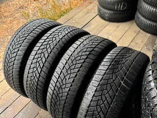 Зимние шины 215/65R16 Goodyear