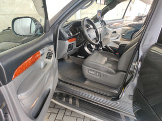 Toyota Land Cruiser Prado foto 2