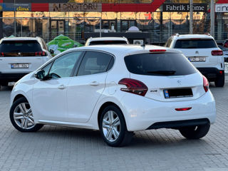 Peugeot 208 foto 5