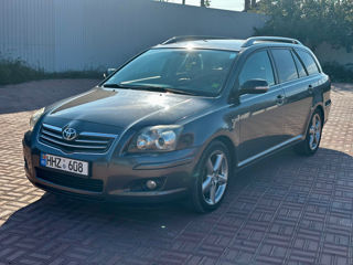 Toyota Avensis foto 1