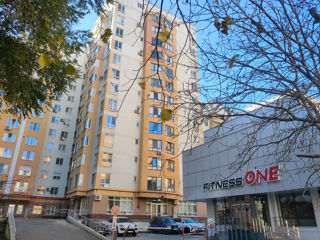 Apartament cu 2 camere, 65 m², Botanica, Chișinău foto 2