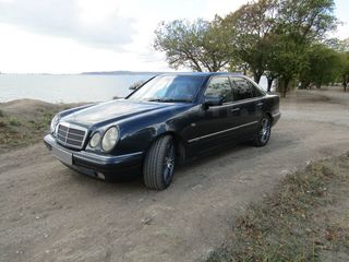 Mercedes E Class foto 2