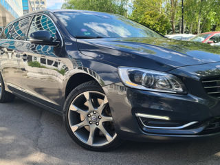 Volvo V60 foto 1