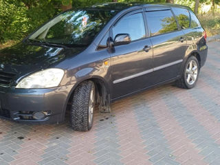 Toyota Avensis Verso foto 0