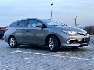 Toyota Auris фото 2