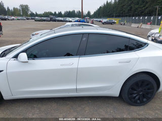 Tesla Model 3 foto 4