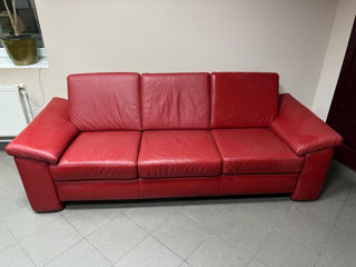 Продается офисный кожаный диван б/у в отличном состоянии. Размеры 220*090 см