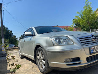 Toyota Avensis foto 2