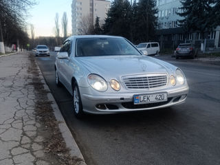 Mercedes E-Class foto 2