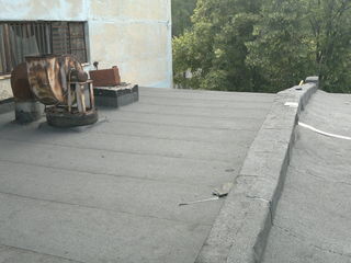 Lucrari de hidroizolatie la acoperis a blocurilor locative, garaje, depozite, hale in Chisinau foto 1