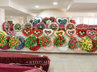 Венки траурные, корзины и цветочные композиции в ассортименте, 200+ моделей в наличии