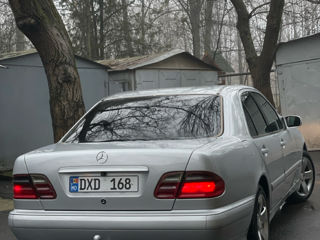 Mercedes E-Class foto 2