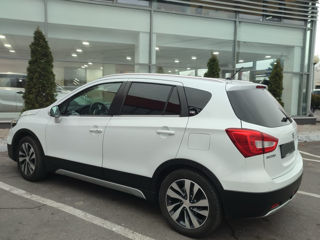 Suzuki S-Cross foto 2