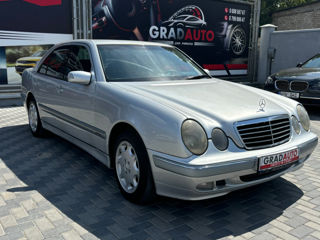 Mercedes E-Class foto 2