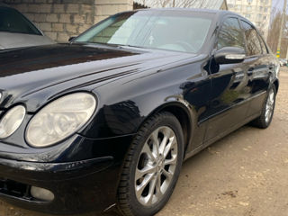 Mercedes E-Class foto 2