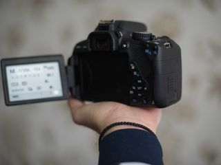 Canon 650d kit (5000 de cadre) foto 6