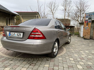 Mercedes C-Class foto 4