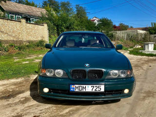 BMW 5 Series foto 1