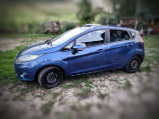 Ford Fiesta foto 1