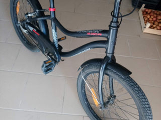 Vând urgent bicicleta giant moda 20" stare bună.