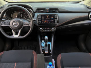 Nissan Versa foto 9