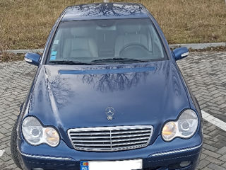 Mercedes C-Class foto 3