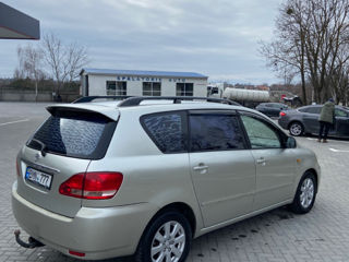 Toyota Avensis Verso foto 5