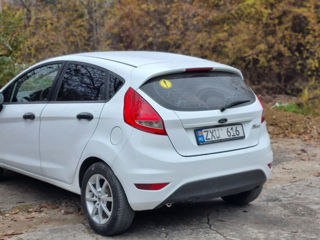 Ford Fiesta foto 5