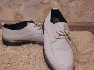 Pantofi albi foto 1