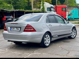 Mercedes C-Class foto 2