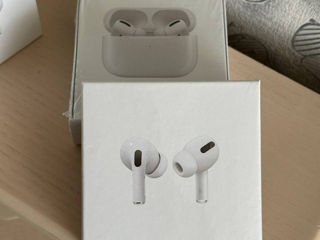 Casti AirPods foto 3