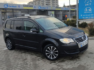 Volkswagen Touran foto 3