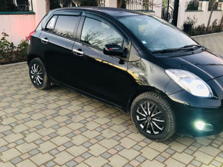 Toyota Yaris foto 2