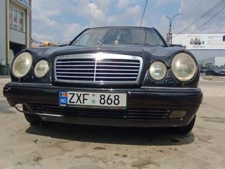 Mercedes E-Class foto 2