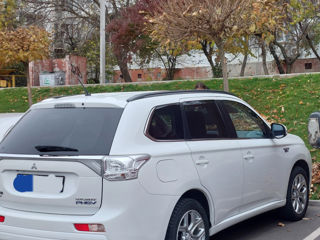 Mitsubishi Outlander foto 2