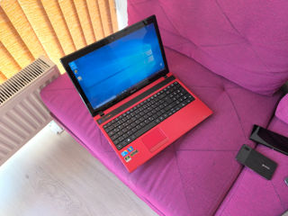 Vind Laptop ACER ideal i3  8Gb Ram DDR3 500Gb Bateria tine 4 ore este incarcatoru Original