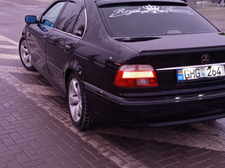 BMW 5 Series foto 3