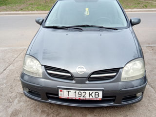 Nissan Almera Tino foto 1