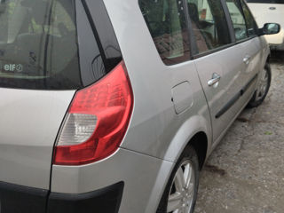 Renault Grand Scenic foto 2