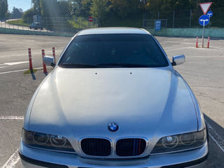 BMW 5 Series foto 6