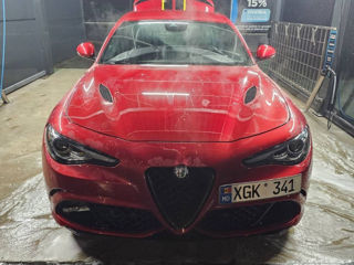 Alfa Romeo Giulia foto 2