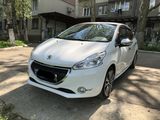 Peugeot 208 foto 2